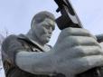 Хіти тижня. У мережі жорстко висміяли пам'ятник 