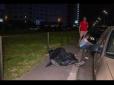 Хіти тижня. Кричав, що його вбивають і бив припарковані авто: У Києві за загадкових обставин посеред вулиці помер чоловік (відео)