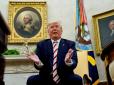 Дональду не довіряють: У Трампа відібрали телефон під час його поїздки в Афганістан