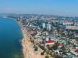 З архіву ПУ. Після перегляду багатьом розхочеться їхати до Бердянська: Турист спіймав огидну медузу лякаючих розмірів, такого ще тут не бачили (фотофакт)