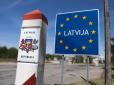 Винні сніг та ожеледь: Українські військові у Латвії потрапили в ДТП