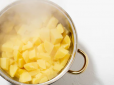 Страва вийде несмачною! Не варіть картоплю в такій каструлі