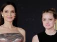 Таки зреклася: Дочка Анджеліни Джолі та Бреда Піта Шайло офіційно оголосила про відмову від прізвища батька