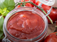 Щоб точно не зацвіла: Як зберігати відкриту томатну пасту у холодильнику