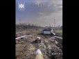 Війна машин: Оператори українських бойових FPV-дронів показали, як їхні безпілотники нищать російських наземних роботів (відео)