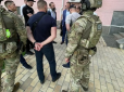 Додому не встиг: ДБР затримало ексзаступника голови Вищого госпсуду Ємельянова біля Печерського суду, який випустив його з-під варти