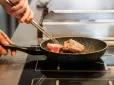 А ви це знали? Що не можна смажити на антипригарній сковорідці