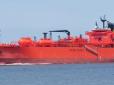 Судно тоне через великі пробоїни: У Росії вибухнув танкер із аміаком