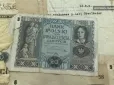 Краківські злоті часів окупації й не тільки: У Дрогобичі під час ремонту банку знайдено гроші та цінні папери (відео)