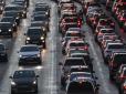 Дефіцит наростає: На трасі Москва-Казань кілометрові черги автівок за пальним