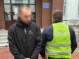 Поліція знайшла молодика, який вилаяв вуличного музиканта за відмову співати російською у Києві (фото, відео)