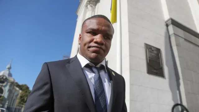 Доводиться мерзнути: Нардеп Беленюк показав, до якої позначки опустилася температура в його квартирі під час блекауту