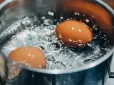 Ви могли це не знати! Коли насправді треба солити воду, у якій варяться яйця