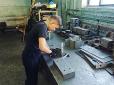 Дефіцит кадрів набирає обертів: У Росії підліткам дозволять працювати на колись небезпечних підприємствах