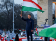 Були символом спротиву радянському впливу: На мітингах Орбана та його опонента Мадяра угорці скандували антиросійські гасла (відео)