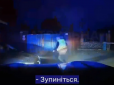 Поліції довелося стріляти: У Києві водій-порушник намагався втекти та наїхав на патрульного (відео)