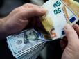 Курс валют лихоманить: Експерт пояснив, чому долар і євро стрімко дорожчають