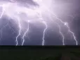 Вбиває до 3 тис. людей у світі щороку: Ось як вберегтися від блискавки під час негоди