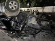 У Львові натовп під час мобілізаційних заходів перекинув та пошкодив автомобіль ТЦК, бурхливо реагуючи на затримання ухилянта