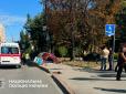 Кривава ДТП у Києві: Volkswagen влетів у маршрутку та зупинку, загинули дві жінки