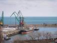 Добрі дрони знову завітали до головного порту найбільшого моря-озера світу: ​У Каспійську вночі пролунали потужні вибухи поблизу порту