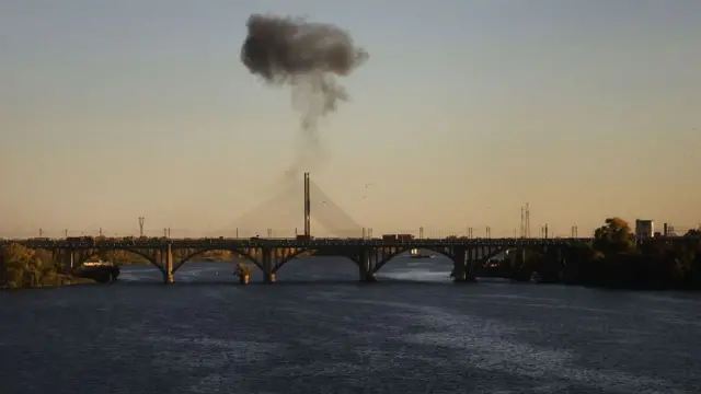 Удари по Південному мосту в Києві можуть змінити правила війни: Денисенко пояснив, що задумала Росія