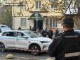 Бомба на колесах: У центрі Києва вибухнув електрокар, водія госпіталізовано