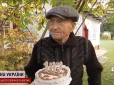 У 102 роки читає без окулярів і не п’є пігулок: Українець розповів про свій незвичний секрет довголіття